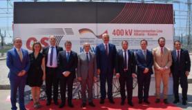 Kryeministrat Rama dhe Mustafa si dhe Ministrat e Energjisë Gjiknuri dhe Stavileci në ceremoninë e inagurimit të linjës së interkonjeksionit Shqipëri – Kosovë më 26 qershor 2016. Linja nuk është përdorur ende. Foto kortezi: Ministria e Energjisë dhe Industrisë